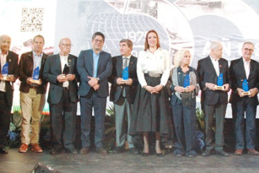 Eduardo Jaramillo Robledo, Jaime Cárdenas, Jairo Antonio Mejía Álvarez, Santiago Robledo Restrepo, Guillermo Herrera Castaño, Felipe Calderón Uribe, Angélica María Orozco Giraldo, Ana María Mejía Trujillo, Néstor Buitrago Trujillo, Hernán Mejía Trujillo, Guillermo Hurtado Mejía, Ángela Mejía Mejía (quien recibió reconocimiento de Eddy Chaljub de Gómez), Roberto Saravia y César Gómez Estrada, expresidentes y fundadores de Camacol Caldas.
