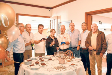 Foto | Argemiro Idárraga | LA PATRIA Gilberto Arenas; Gustavo Jiménez; Rubén Estrada; Ximena Alexandra Hernández Gálvez, gerente Club Manizales; Mauricio Giraldo; Mario Gómez; Andrés Gil; Roberto Uribe; y Ramón Murillo.