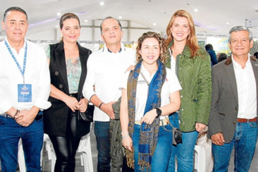 Fotos | Argemiro Idárraga | LA PATRIA Mónica Londoño, Santiago Giraldo, Claudia Cardona, Hernán González, Paula Velásquez, la representante a la Cámara Juana Carolina Londoño, Carlos Humberto Osorio y Manuela Ramírez.