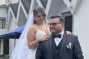 Sebastián Galvis Herrera y Manuela Giraldo Herrera contrajeron matrimonio en la parroquia Nuestra Señora del Sagrado Corazón en el barrio Palermo. El padre Cristian Echeverri bendijo una nueva unión matrimonial.