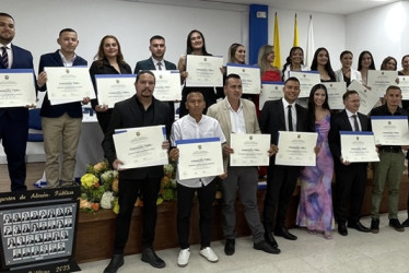 Fotos | Cortesía ESAP | LA PATRIA Grupo de graduados en administración pública.
