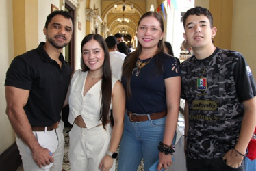 Ronald Mestra, María Fernanda Alzate, Laura Villanueva y Sebastián Alzate.