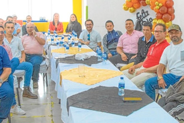 Foto | Henry Alberto Giraldo | LA PATRIA  La Alcaldía de Manzanares (Caldas) ofreció un almuerzo especial a los padres de familia que forman parte del equipo de trabajo y del Concejo. Fue un acto sencillo, pero lleno de gratitud, en el que se reconoció su compromiso, dedicación y el papel fundamental que desempeñan en sus hogares y en la sociedad.