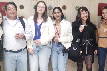 Sara Ceballos, Jorge Espinosa, Estrella Fajardo, Lilian Carrascal, Elizabeth Berkana, Karen Bedoya y Jennifer López.