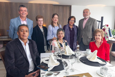 En el evento participaron Luis Hernando Amador Pineda, presidente del Consejo de la Cámara Junior Manizales; Lidia Rosa Toro Márquez, presidenta del Senado de la Cámara Junior Colombia; y los senadores de la Cámara Junior de Manizales: Offir López Ospina, Juan Carlos Pineda Uribe, Fanny Correa Mesa, Ana Esperanza Valencia Rendón, Carmen Teresa Salazar Soto y Gentil Gómez Mejía.