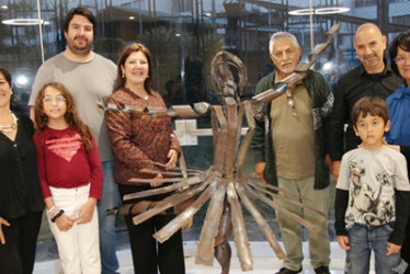 María Clemencia Vázquez, Adela María Ceballos, Luciana Álvarez, Juan Pablo Vásquez, Eugenia Ceballos, Guillermo Alberto Ceballos, Daniel Ceballos, María Clemencia Ceballos, Gregorio Álvarez y Samira Rosales, familia de la expositora.