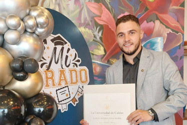 Foto | Lector | LA PATRIA Daniel Andrés Vega se graduó como ingeniero electromecánico de la Universidad de Caldas y celebró su logro académico con una cena en el restaurante La Shiraka.