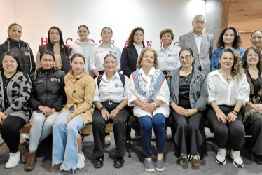Daniela Echavarría, apoyo psicosocial a las casas de cultura de Manizales; María Isabel Ramírez, coordinadora de la Casa de la Cultura San José; Juliana Orozco González, coordinadora de la Casa de la Cultura de la comuna Universitaria; Alejandra Correa, coordinadora de la Casa de la Cultura comuna La Fuente; Elvira Escobar de Restrepo, directora del MAC; Claudia Murillo, coordinadora de la Casa de la Cultura Minitas; Paula Londoño, secretaría de Cultura y Civismo de Manizales; Natalia Marulanda, miembro de 
