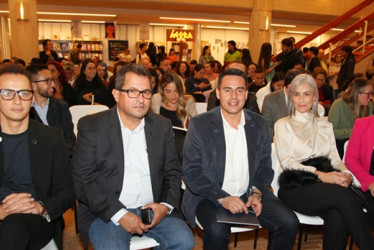 Darío Arenas, vicerrector de Proyección Universitaria de la Universidad de Caldas; Fabio Arias, rector; Jorge Eduardo Rojas, alcalde de Manizales; Juliana Londoño, primera gestora social, y Paula Londoño, secretaria de Cultura.