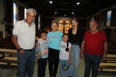 Germán López; Santiago Cortés; Mónica Giraldo Mejía, directora de la Fundación Pequeño Corazón; Valeria Gutiérrez, Daysi Valencia y Leonel Cortés.