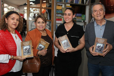 Ana Muñoz, Gloria Arrieta de Plata, Alejandra Valencia y Francisco Luis Cardona.