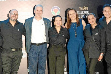 María Isabel Suárez Betancourt, jefe comercial del centro comercial Parque Arboleda; Andrés Zamudio, jefe de Operaciones; Cristián Calcutta, gerente General Parque Arauco, División Colombia; Adriana Jimenez, center Manager del Parque Arboleda; Carolina Londoño, gerente de Experiencia - División Colombia en Parque Arauco; Camila Gutiérrez, subgerente de Marketing Parque Arauco; y José Valderrama Narváez, jefe de Marketing.