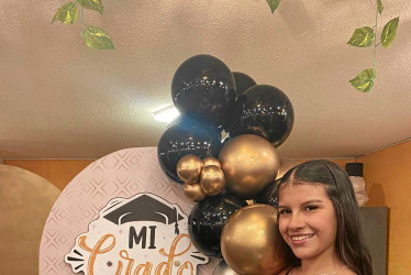 Foto | Lector | LA PATRIA ​​​​​​​Saray Mariana Cifuentes Trejos se graduó de bachillerato del Colegio Santa Luisa de Marillac y celebró con una cena en el restaurante La Shiraka.