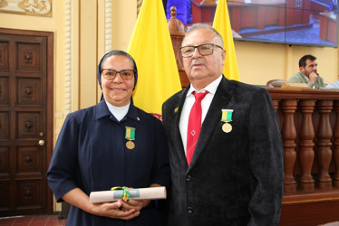 Sor María Estela Marchena Mendoza y Hernán de Jesús Muñoz Bedoya.