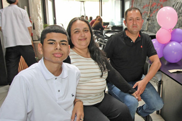 Foto | Argemiro Idarraga | LA PATRIA Paula Carmona festejó su cumpleaños en el restaurante Sakura con un almuerzo en compañía de Simón Herrera y Andrés Herrera.