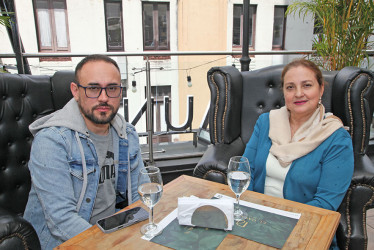 Foto | Argemiro Idárraga | LA PATRIA Juan Pablo Salazar y Adriana Patricia Franco compartieron un almuerzo en el restaurante El Dauntaun.