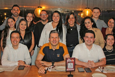 Fotos | Argemiro Idárraga | LA PATRIA Compañeros de trabajo de FLYR en el restaurante La Farfalla.