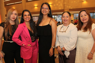 Natali Muñoz, Lorena Cardona, Laura García, Yaneth Borrero y Alba Ligia Sierra.