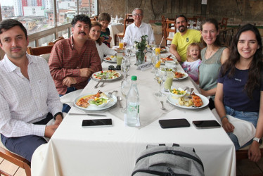 Juan Martín Dussán, Santiago Dussán, Patricia López, Elian Riggembach, Álvaro Dussán, Pablo Andrés Dussán, Naia Riggembach, Annina Riggembach y Camila Villegas.