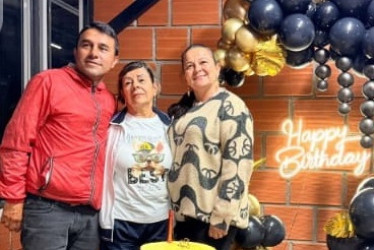 Foto | Lector | LA PATRIA Stella Cortés, manizaleña radicada en Panamá, celebró su cumpleaños en una finca del municipio de Villamaría, en compañía de su hijo Julio César y su nuera Sandra.