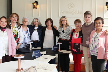 Foto | Argemiro Idárraga | LA PATRIA Martha Lucía Cárdenas Giraldo, Martha Lucía Pérez Quintero, Beatriz Pérez Quintero, Consuelo Henao Jaramillo, María Eugenia Cárdenas Giraldo, Ofelia González Naranjo, Luz Elena Restrepo Jaramillo, Nidia Castillo Uribe, Lucy Pérez Quintero, María Elena Pérez Quintero y Ana María Álvarez Chila, oriundas de Neira, se reunieron en un almuerzo en el restaurante Amelia Jolie.
