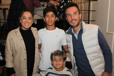 Foto | Argemiro Idárraga | LA PATRIA Alejandra Martínez, Matías Cano, Salvador Cano y David Cano compartieron una cena familiar en el restaurante Vino y Pimienta.