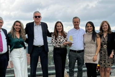 Foto | LA PATRIA Jhon Jairo Alzate, Vanesa Salazar (Confecoop Caldas), Octavio Montes (Cesca), Óscar Hoyos (contador Confecoop), Elizabeth Henao (Banco Cooperativo Coopcentral), Yesid López (Cidecal), Yineth Vásquez (Coopsepucol), Dorancy Gómez (Equidad Seguros), Claudia María Ávila Carrillo (Coocalpro), Paula Liliana Sánchez (Copatria) y Carmenza Franco  (Confecoop Caldas).