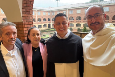 Foto | Henry Giraldo | LA PATRIA Nelson Salazar, Alcira Agudelo, Juan Diego Salazar y el sacerdote dominico Carlos Ariel Betancur, natural de Manzanares (Caldas).