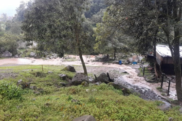 Así se ve el desbordamiento de la quebrada Bellota.