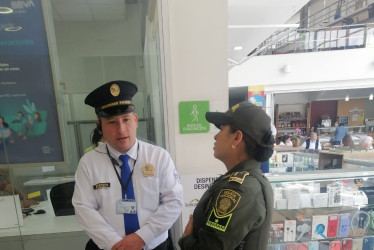 Recorrido de la Policía por centros comerciales.