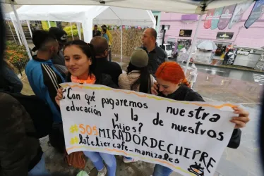 En octubre pasado los comerciantes de Chipre realizaron un plantón en la plazoleta de la Alcaldía de Manizales para evitar que los desalojaran del mirador. 