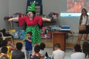 Entrega de regalos en El periódico de casa 