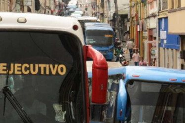 El precio de la tarifa de los buses aumentará $200. La carrera mínima de los taxis costará $4.900.