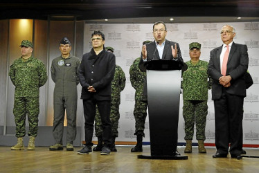 Alfonso Prada, ministro del Interior, compareció a la rueda de prensa con el alto comisionado para la Paz, Danilo Rueda, y con el ministro de Defensa, Iván Velásquez, para explicar la posición del Gobierno sobre el futuro de los diálogos de paz con el Eln.