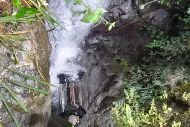 Vehículo cayó a quebrada en el sector Petaqueros-Guarinó, en la vía a Manzanares