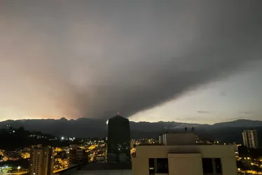 Vientos provocan removilización de ceniza depositada en el Volcán Nevado del Ruiz 