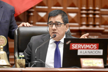 Foto | EFE | LA PATRIA El presidente del Congreso, José Williams, cerró la sesión parlamentaria de ayer en un clima de tensión y gritos.