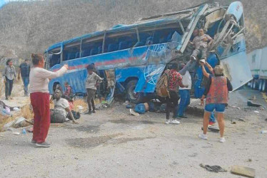 Reproducción | LA PATRIA  Viajar de incógnito y sin documentos de entrada al país es una de las formas más peligrosas que usan los migrantes para cruzar clandestinamente México, rumbo a Estados Unidos.