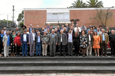 Los equipos negociadores del Gobierno y el Eln recibieron, en México, la visita del ministro de Justicia, Néstor Osuna.