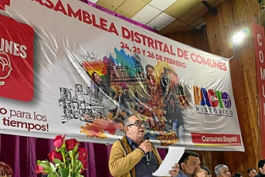 Foto | @TimoComunes | LA PATRIA  Rodrigo Londoño (en la foto) junto a Julián Gallo, Pablo Catatumbo, Pastor Alape, Milton de Jesús Toncel, Rodrigo Granda y Jaime Alberto Parra, aseguran que han iniciado un "proceso de esclarecimiento y reconocimiento de los hechos", pero reconocen que sus "aportes (de verdad) no han sido satisfactorios".