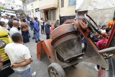 Esta es parte de la maquinaria que llevaron este martes para la construcción del bulevar de la 19. 