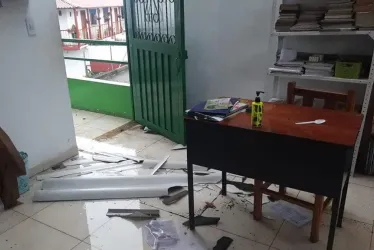 Afectaciones por los vientos en el Institución Educativa Largo en Samaná.