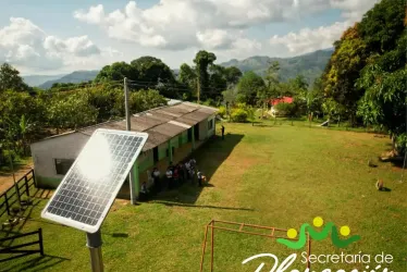 La Junta de Acción Comunal, la Alcaldía de Samaná e Isagén trabajaron unidas con el propósito de llevar energía solar a la vereda Pekín, en el oriente caldense.