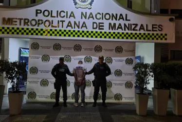 Al hombre lo capturó la Policía. 