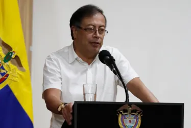 El presidente de Colombia, Gustavo Petro, la semana pasada durante la ceremonia de posesión de su nueva ministra de Educación, Aurora Vergara-Figueroa (fuera de cuadro), en Quibdó, departamento de Chocó.