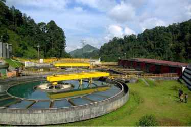 La planta de abastecimiento Luis Prieto Gómez, ubicada en la vereda Gallinazo de Villamaría (Caldas) recibió anoche agua turbia a causa de las fuertes lluvias registradas en la región centrosur del departamento.