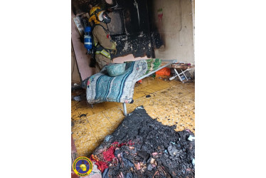 Así quedó la habitación de la casa incendiada.