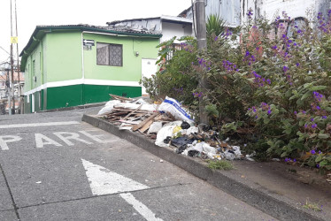 basuras en el barrio Linares