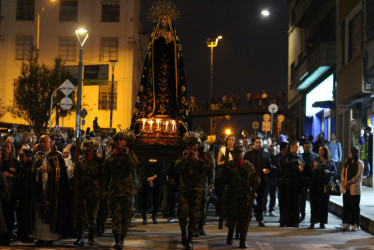 Las imágenes representativas en el recorrido fueron portadas por soldados del Ejército.