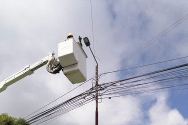 Foto|Cortesía|Q'HUBO Evidencia del mantenimiento que le hizo el Invama a la luminaria en esta vereda.